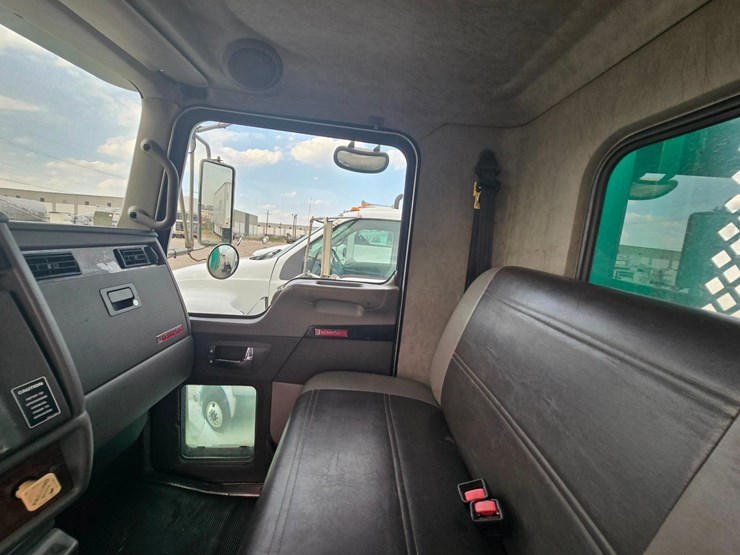 2010-kenworth-t370-image-39