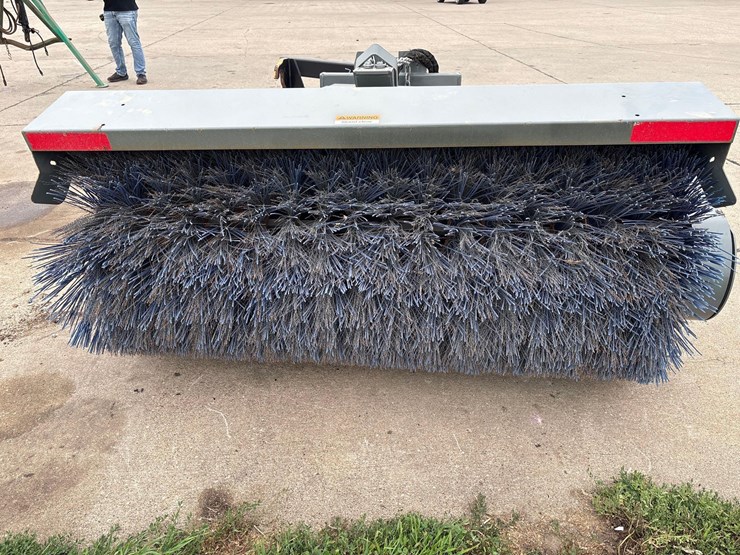 worksaver-6ft-3pt-hydraulic-broom-image-14