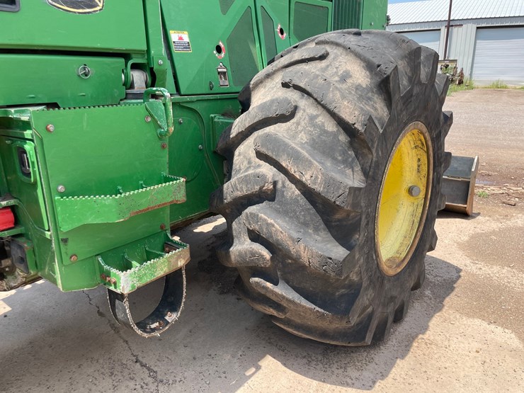 2015-deere-648l-image-32