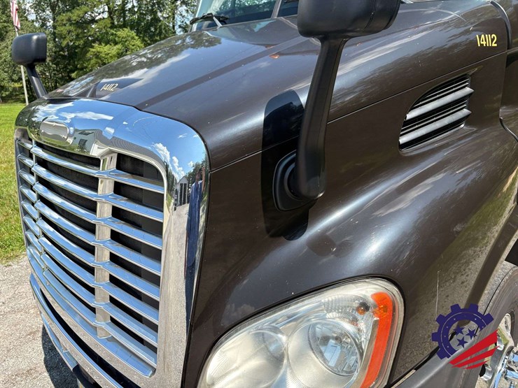 2015-freightliner-cascadia-113-image-34