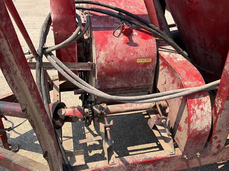new-holland-354-image-9