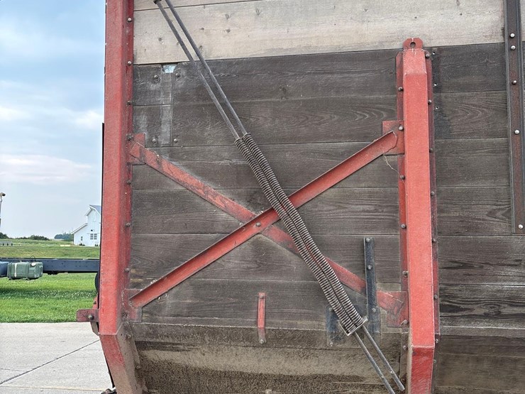 roorda-16ft-rear-unload-silage-wagon-image-24