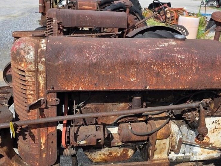 silver-king-tractor-(not-running)-106-image-7