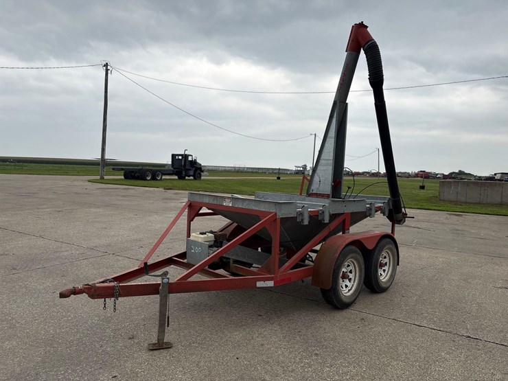 red-express-2-tote-seed-tender-trailer-image-1