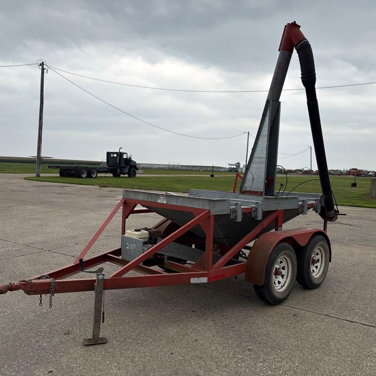 Red Express 2 Tote Seed Tender Trailer