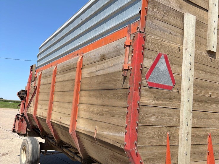 roorda-16ft-front-unload-silage-wagon-image-6