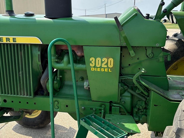 john-deere-3020-image-9
