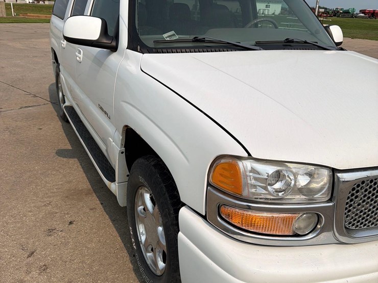 2005-gmc-yukon-denali-image-16