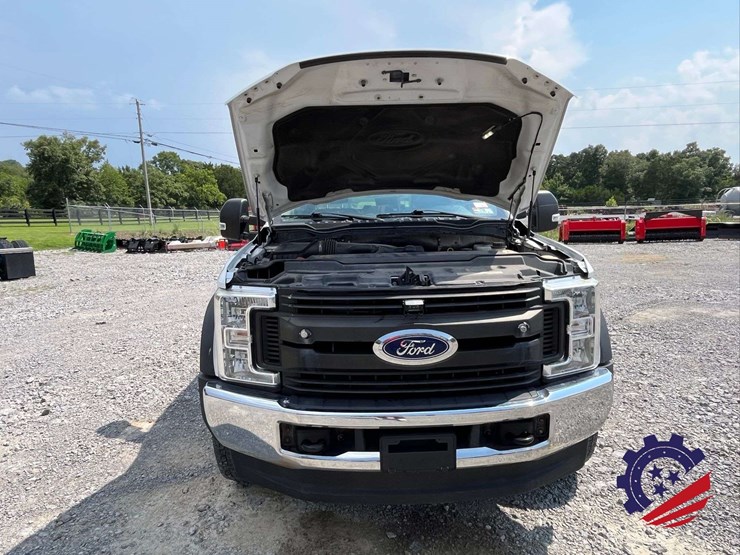 2017-ford-f550-xl-image-36