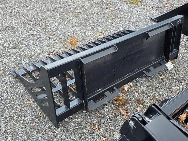 new-wildkat-68"-skidloader-rock-bucket-image-3