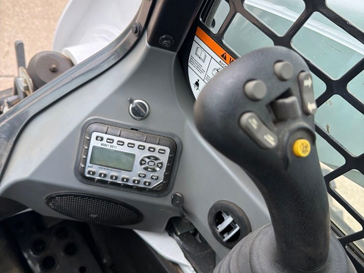 2022-bobcat-s770-image-47
