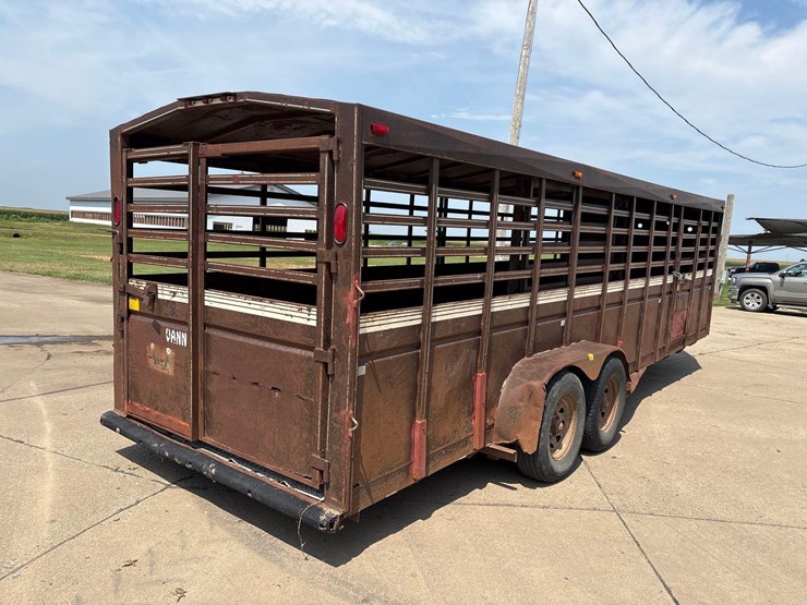1990-trailmann-7ft-x-24ft-gooseneck-livestock-trailer-image-3