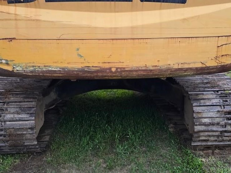 2011-deere-240d-lc-image-33
