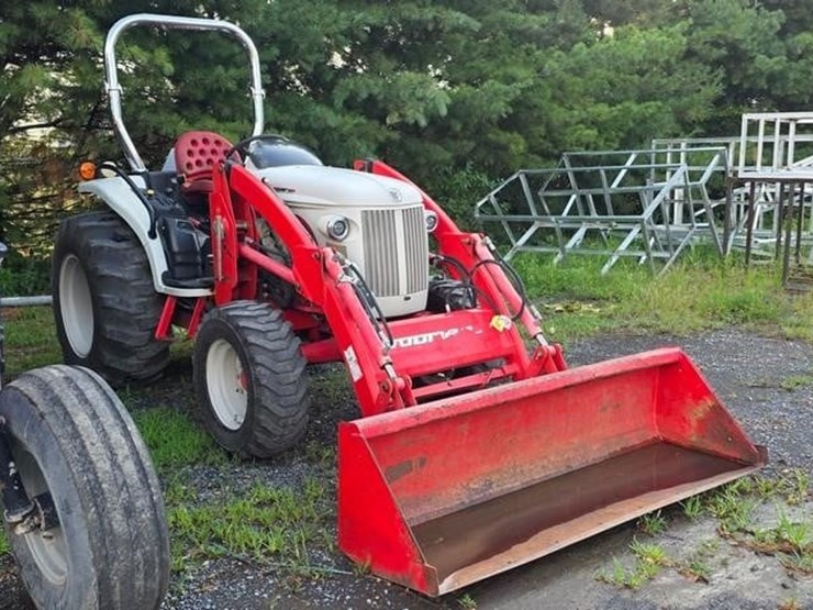 new-holland-boomer-8n-image-2