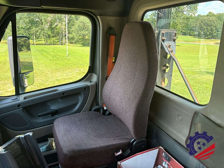 2015-freightliner-cascadia-113-image-65