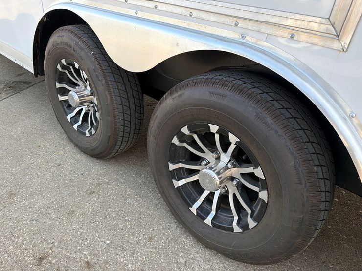 2020--haulmark-grizzly-hd-8-1/2ft-x-24ft-enclosed-trailer----like-new-image-10