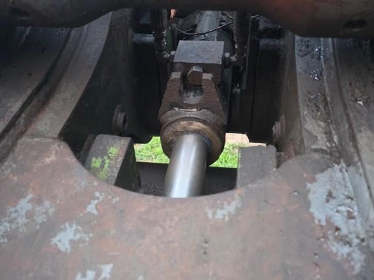 2011-deere-240d-lc-image-70