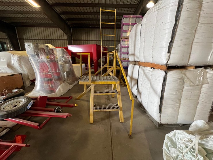 usc-800-seed-treater-with-guardrails-and-screen-image-12