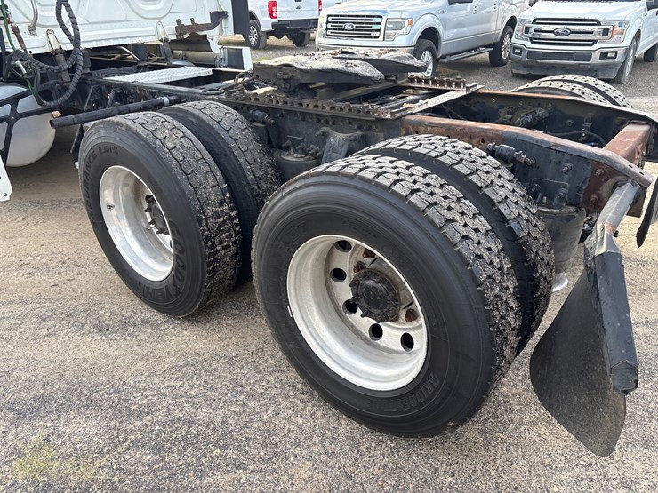 #225-•-2014-freightliner-tractor-truck-image-5