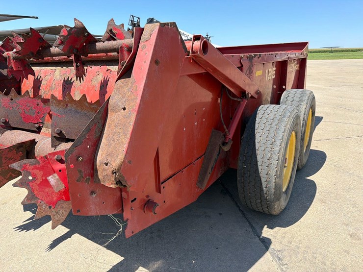 new-holland-195-image-11