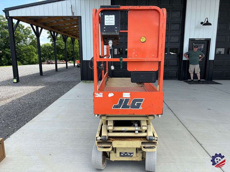 2001-jlg-2032e2-image-9
