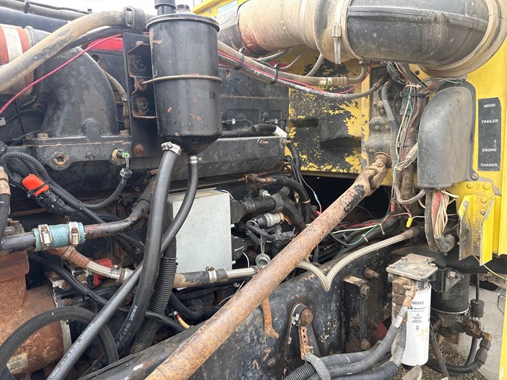 1995-peterbilt-379-image-63
