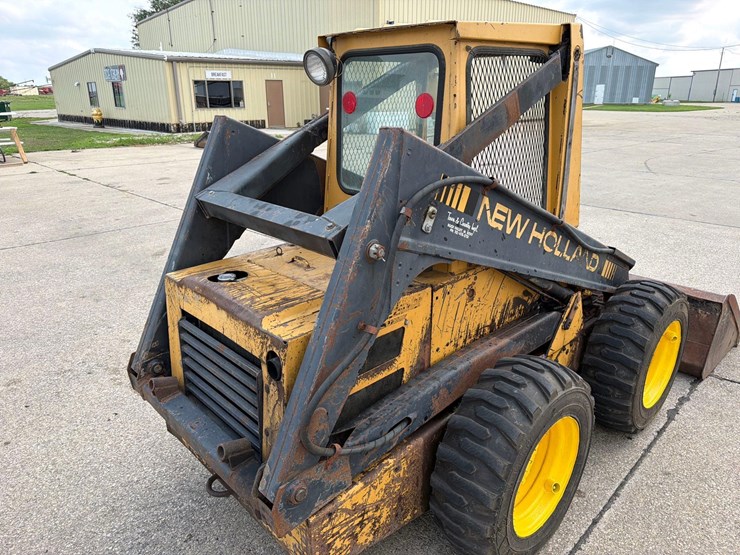 new-holland-l555-image-20