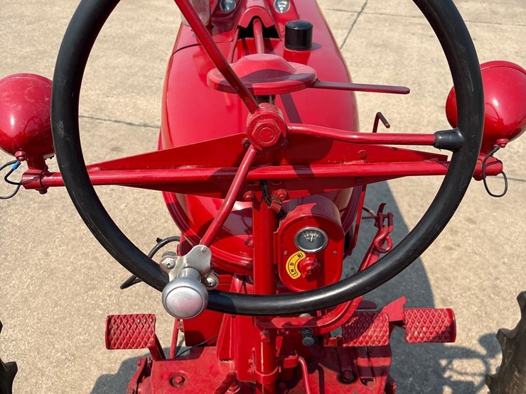 1949-farmall-m-tractor-image-21