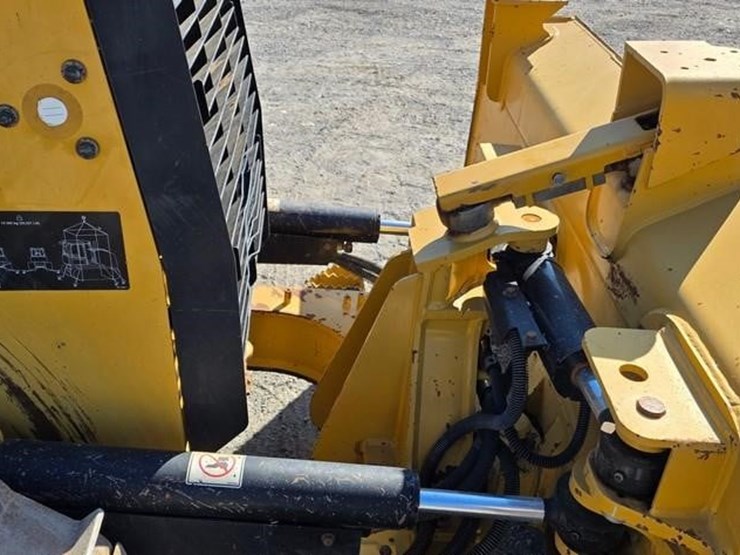 2020-caterpillar-d5k2-lgp-image-46