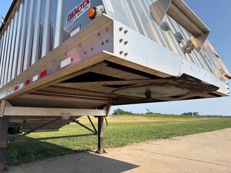 2010-dakota-4100-41ft-semi-grain-trailer-image-23