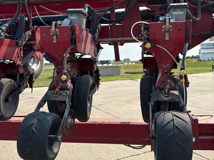 2011-case-ih-1240-image-19