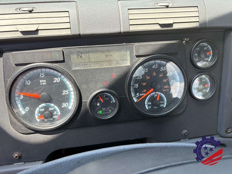 2017-freightliner-cascadia-113-image-62