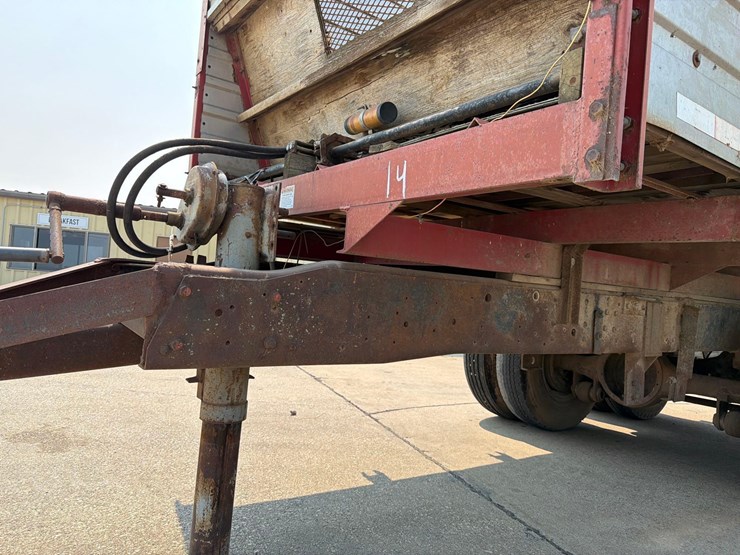 h&s-18ft-rear-unload-silage-wagon-image-13