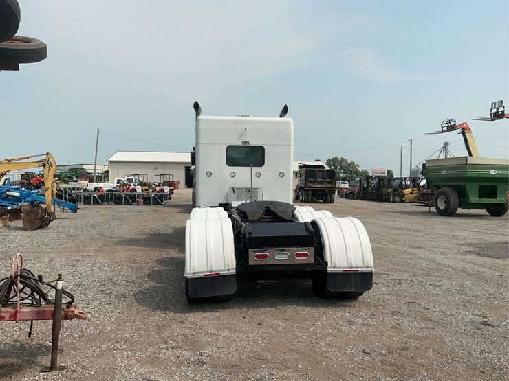 2013-peterbilt-389-image-5