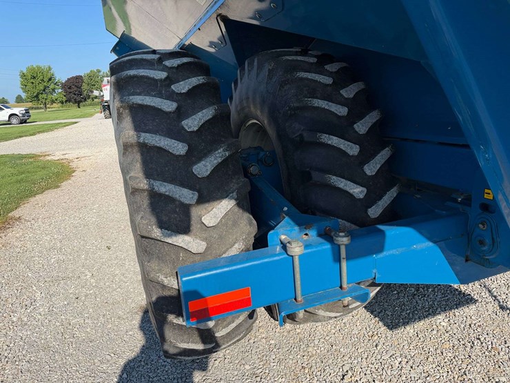 2002-kinze-1050-image-21