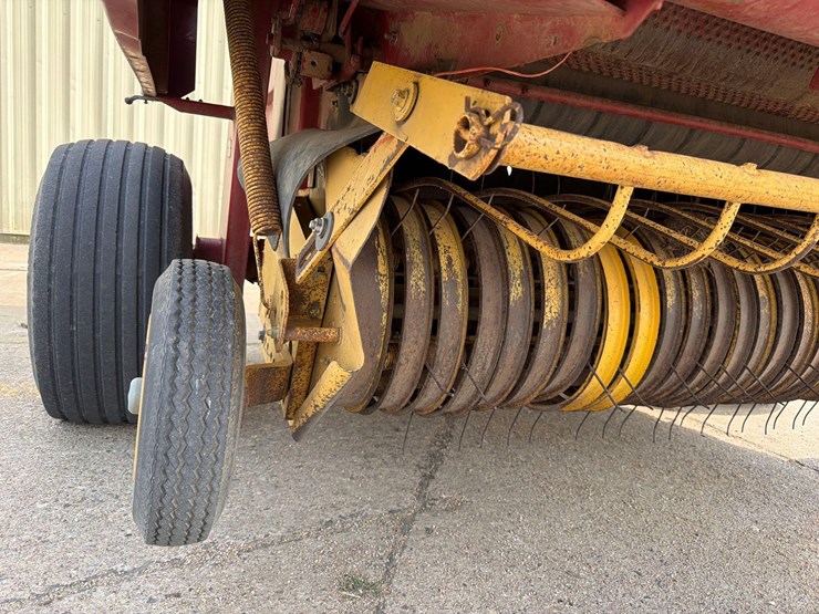 new-holland-660-image-22
