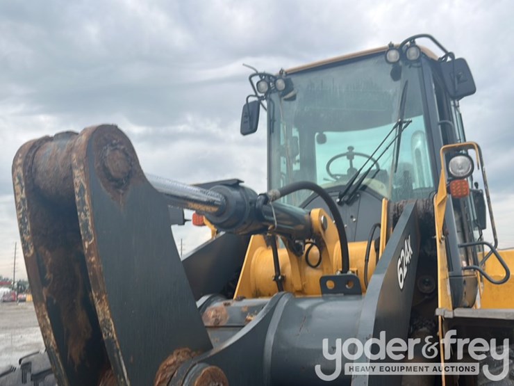 2014-deere-624k-image-48