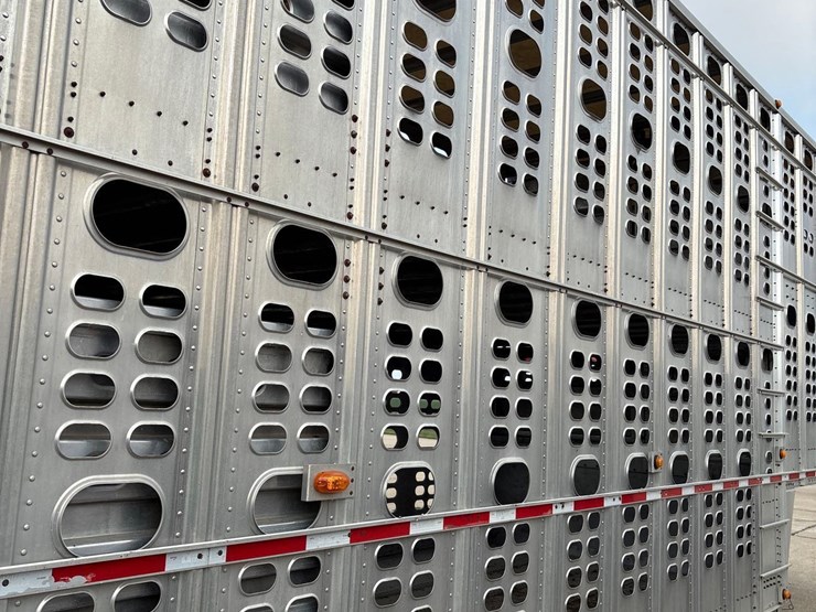 2014-wilson-livestock-trailer-image-22
