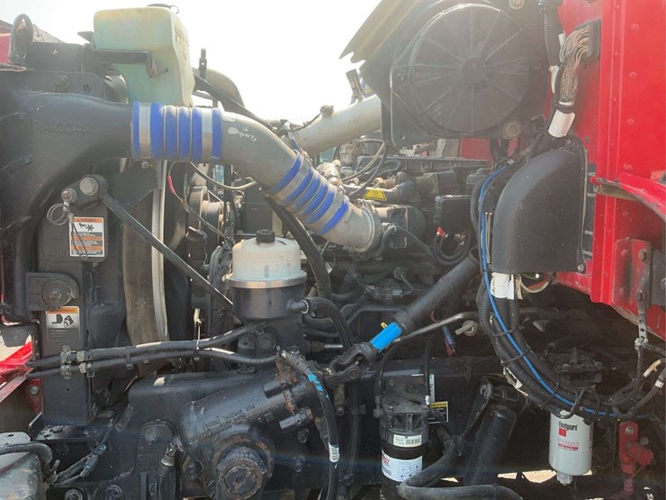 2017-peterbilt-348-image-17
