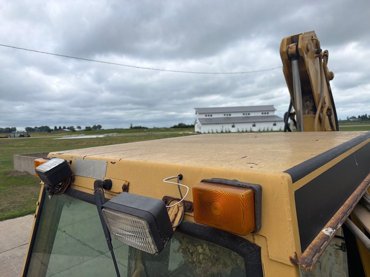 caterpillar-416-image-53