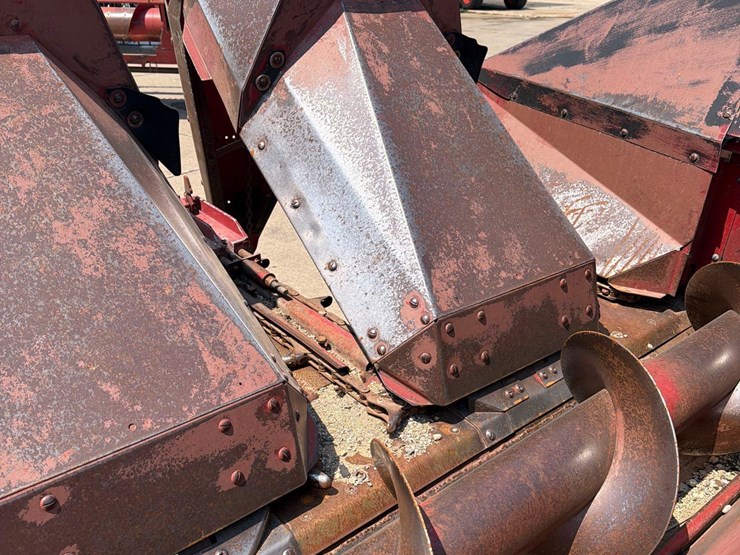 case-ih-1063-image-33