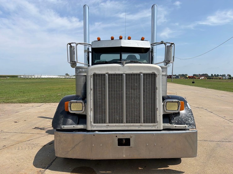 2007-peterbilt-379-image-2