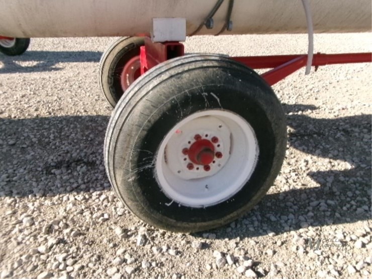 anhydrous-tank-on-running-gear-image-7