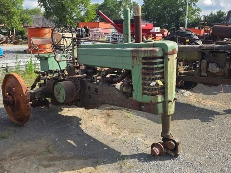 john-deere-tractor-(not-running)-image-1