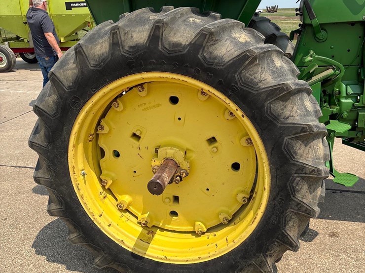 john-deere-3020-image-19