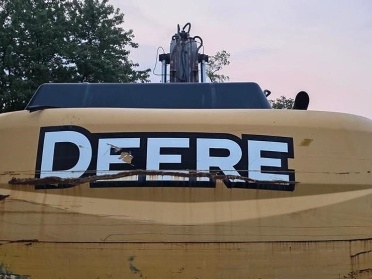 2011-deere-240d-lc-image-34