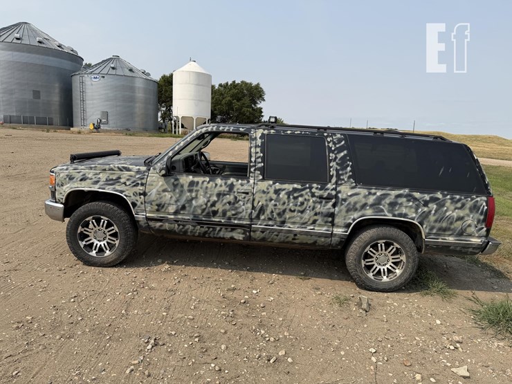 1999-chevrolet-suburban-image-10