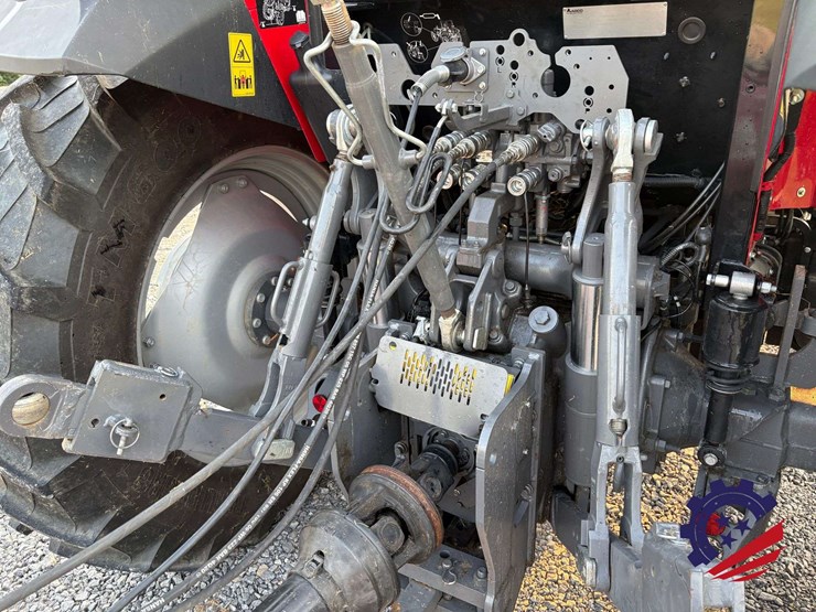 2023-massey-ferguson-5711-image-32