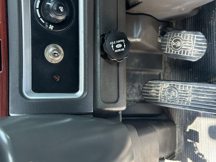2007-kenworth-w900-image-32