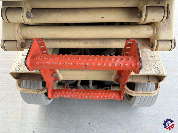 2001-jlg-2032e2-image-17